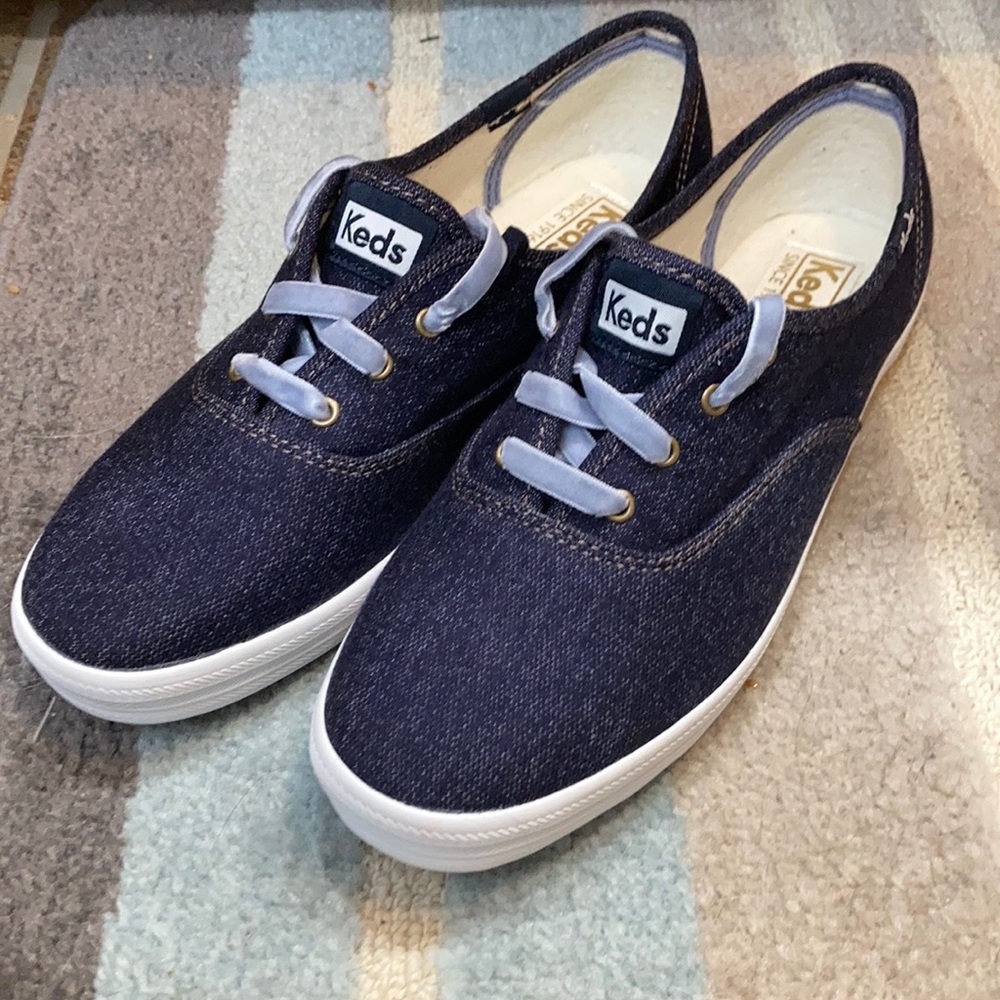 Woman’s Ked’s Denim shoes. ( open to offers )